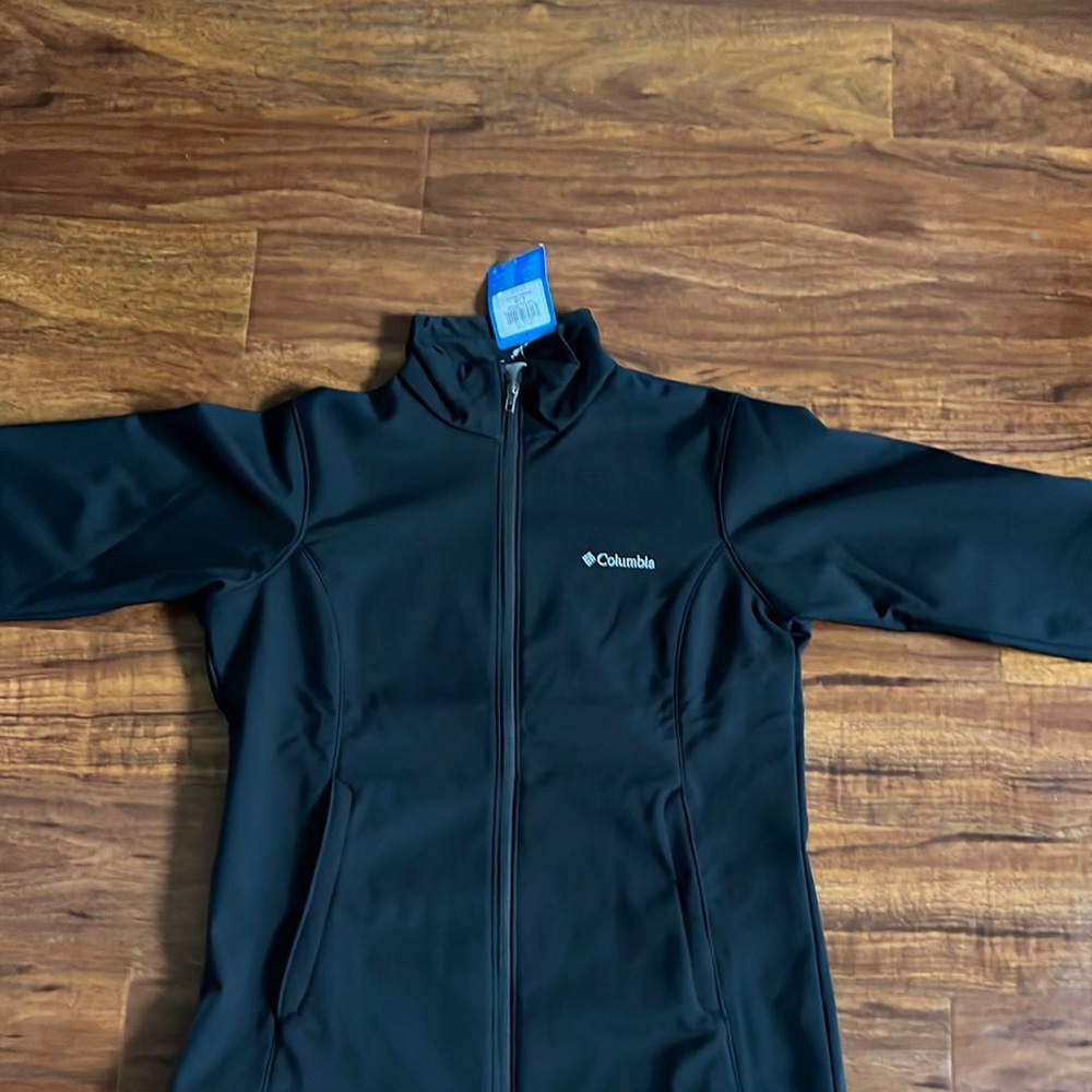 Black women’s Columbia jacket brand new with tags